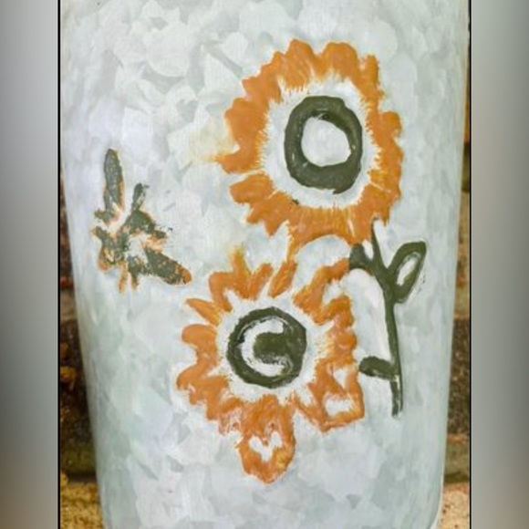*Washed Metal Sunflower & Bee Wall Buckets Set of 2 - Picture 5 of 11